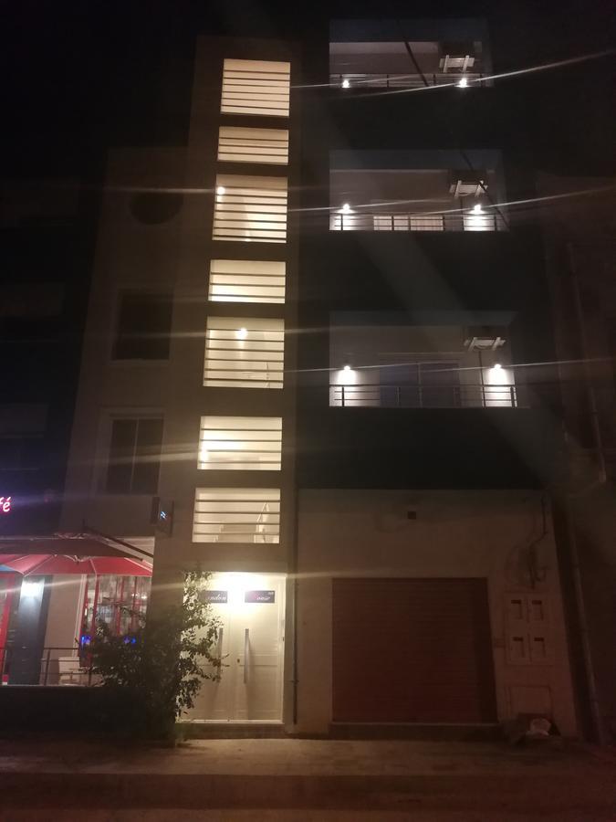 אפרטהוטל ביזרטה London House מראה חיצוני תמונה