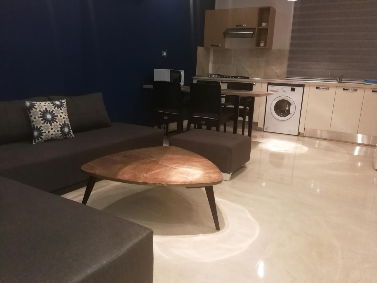 אפרטהוטל ביזרטה London House מראה חיצוני תמונה