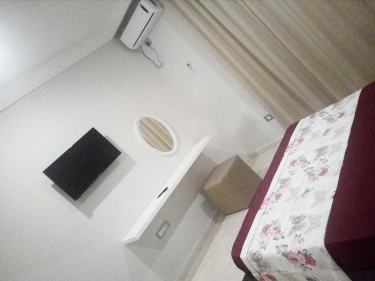 אפרטהוטל ביזרטה London House מראה חיצוני תמונה